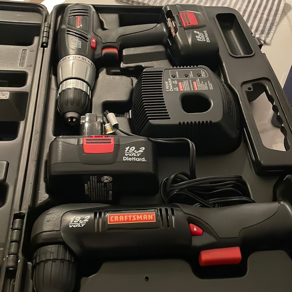 Craftsman die hard to drill cordless 19.2 V with carrying case used 2times Lnew